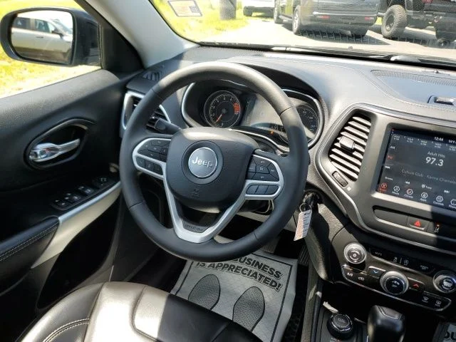Used 2022 Gray Jeep X image 18