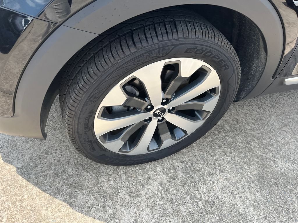 Used 2021 Black Kia S image 9