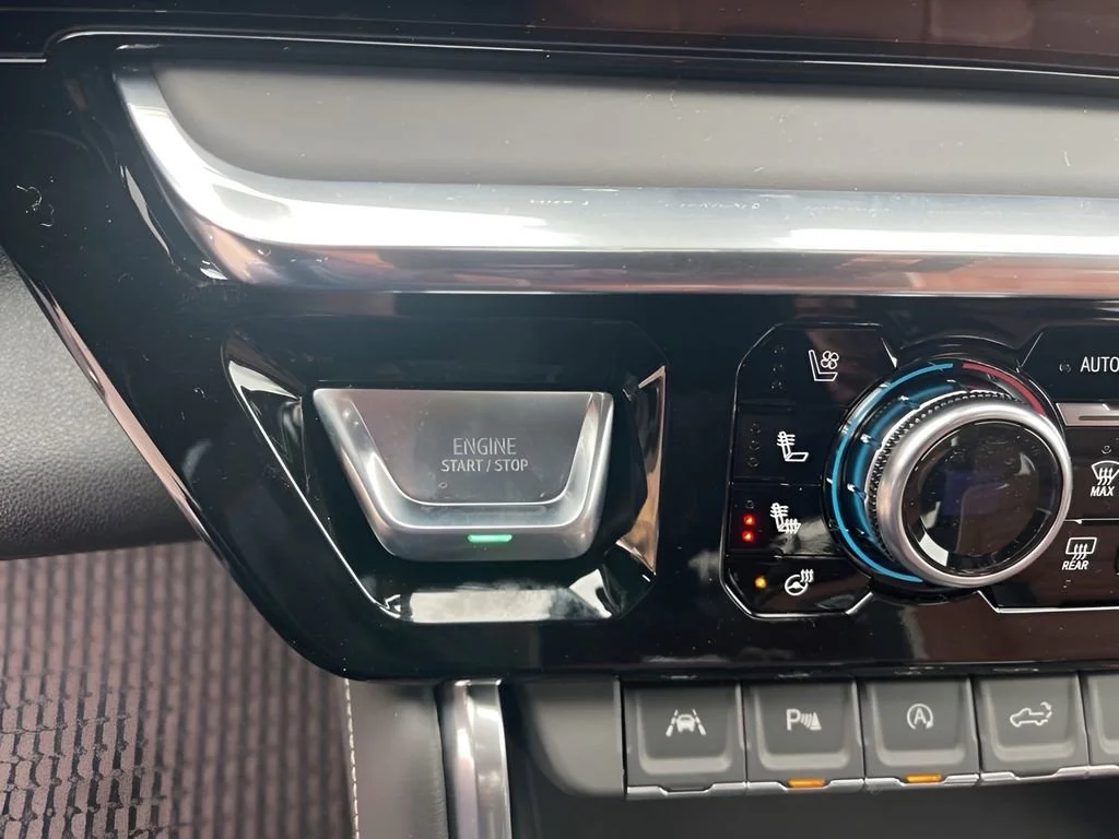 New 2026 Glacier White Tricoat GMC Denali Ultimate image 25