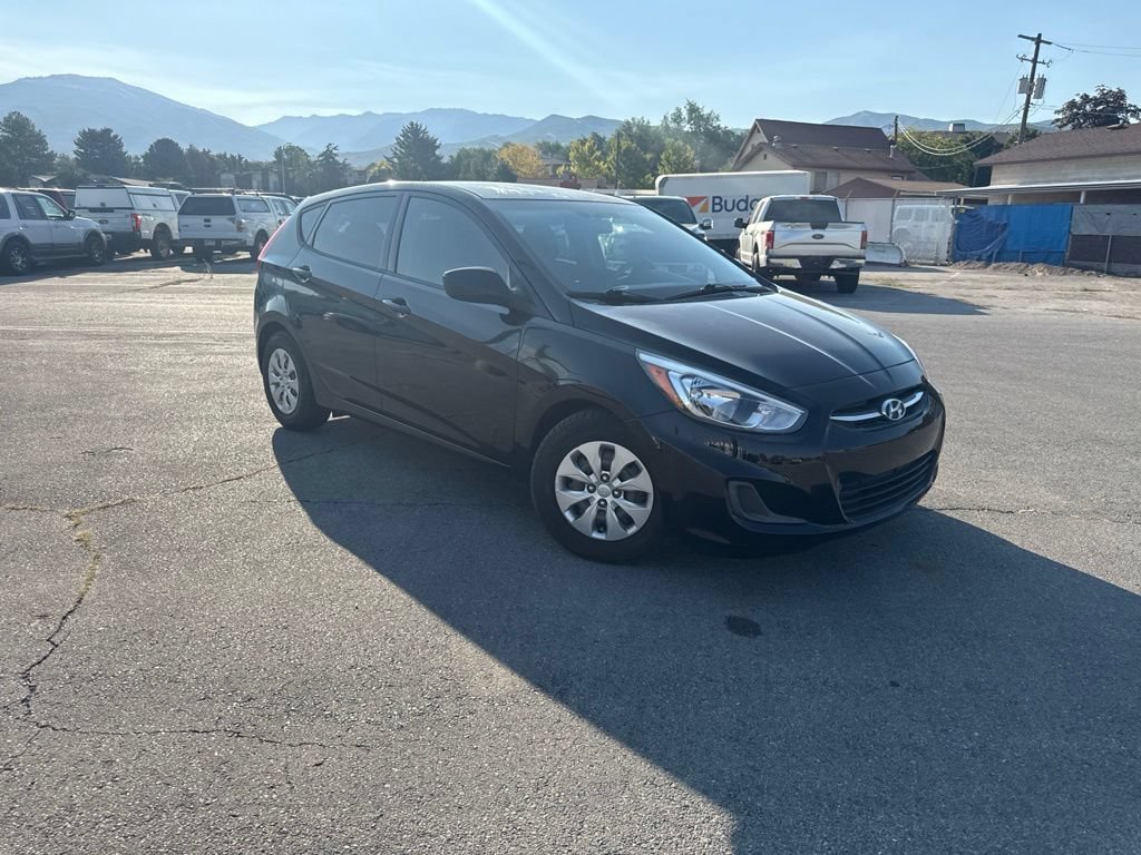 Used 2016 Ultra Black Pearl Hyundai SE image 2