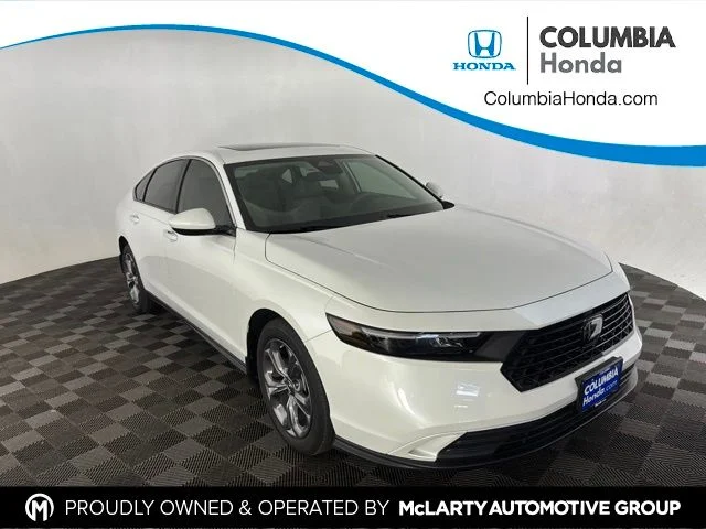 Used 2024 White Honda EX image 1