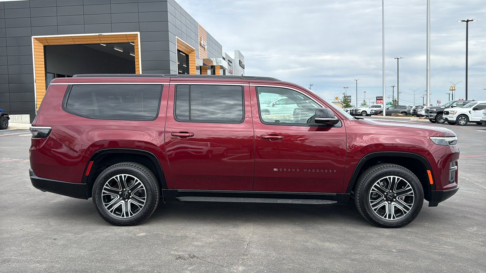 New 2026 Velvet Red Pearl-Coat Exterior Paint Jeep BASE image 4