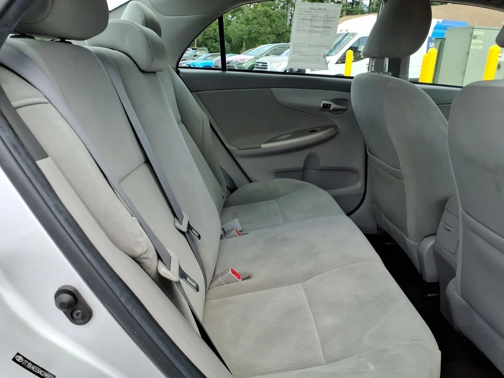 Used 2010 Silver Toyota LE image 6