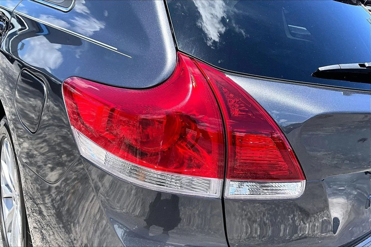 Used 2013 Gray Toyota LE image 22