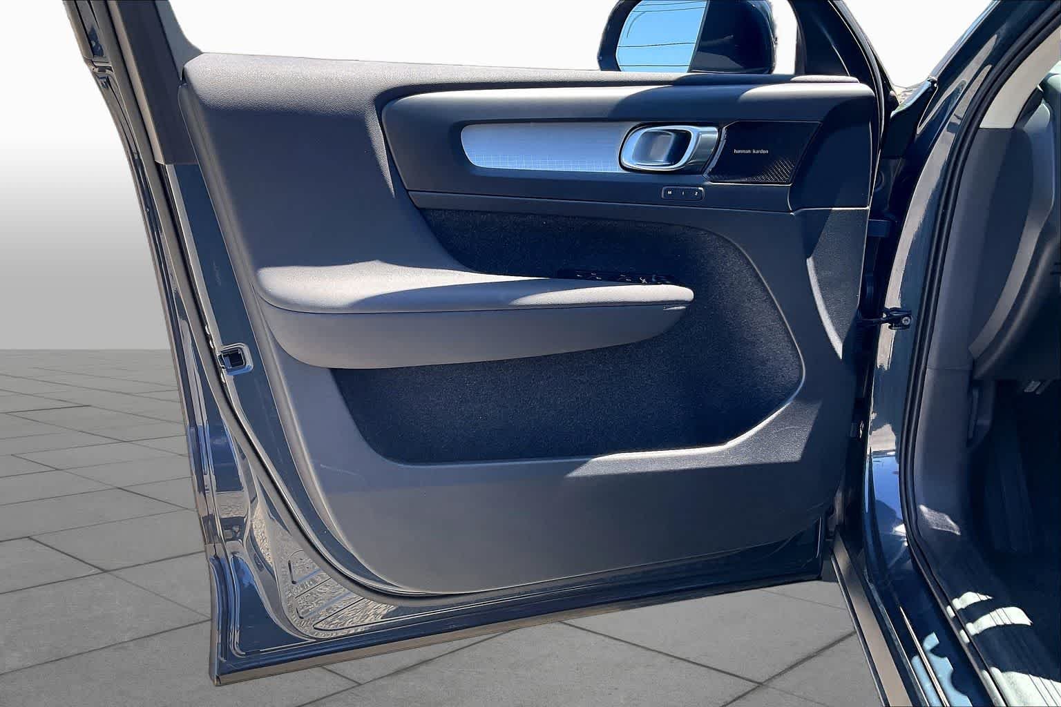 Used 2022 Denim Blue Metallic Volvo Momentum image 21