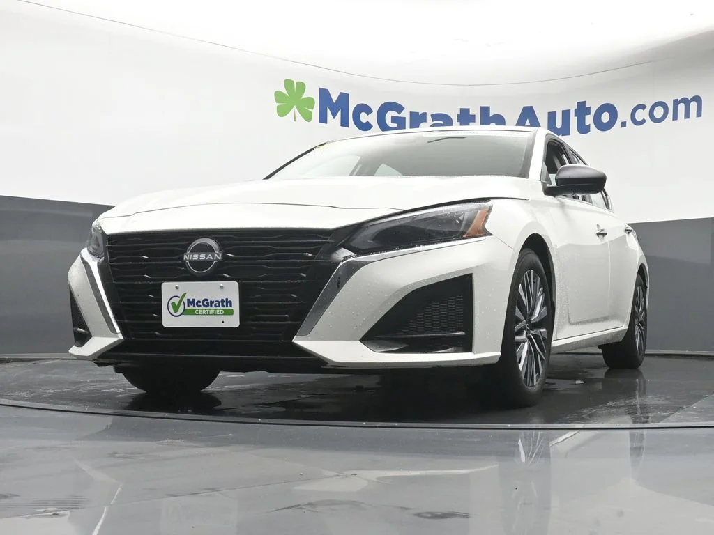 Used 2025 White Nissan 2.5 SV image 7