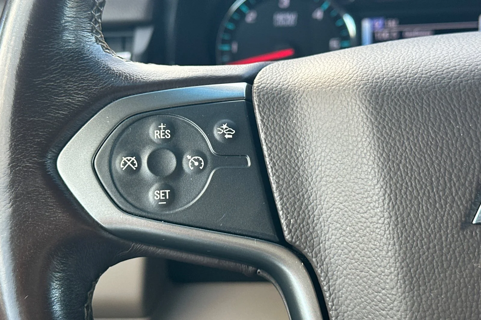 Used 2017 Iridescent Pearl Tricoat Chevrolet LT image 25