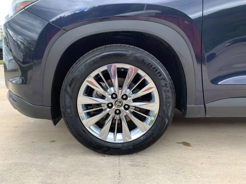 Used 2024  Toyota Platinum image 35