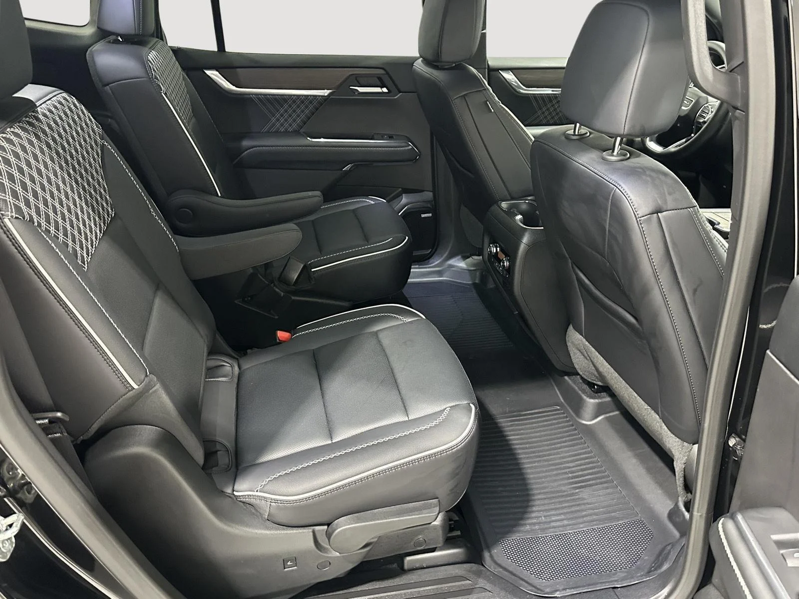 Used 2025 Ebony Twilight Metallic GMC Denali image 27