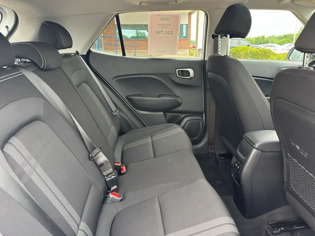 Used 2025 Onyx Black Hyundai SEL image 30