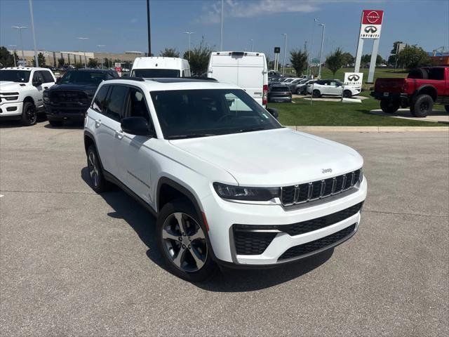 New 2026 Bright White Clear-Coat Exterior Paint Jeep Limited image 3