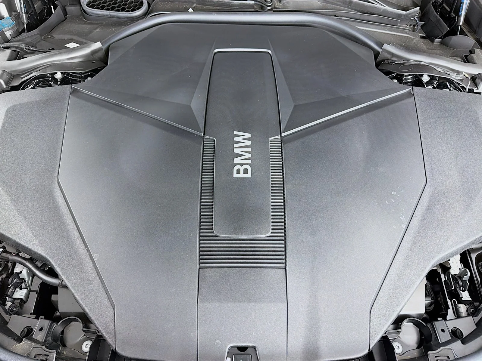 New 2026 Black Sapphire Metallic BMW xDrive60 image 32