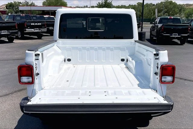 New 2026 Bright White Clear-Coat Exterior Paint Jeep Sahara image 16