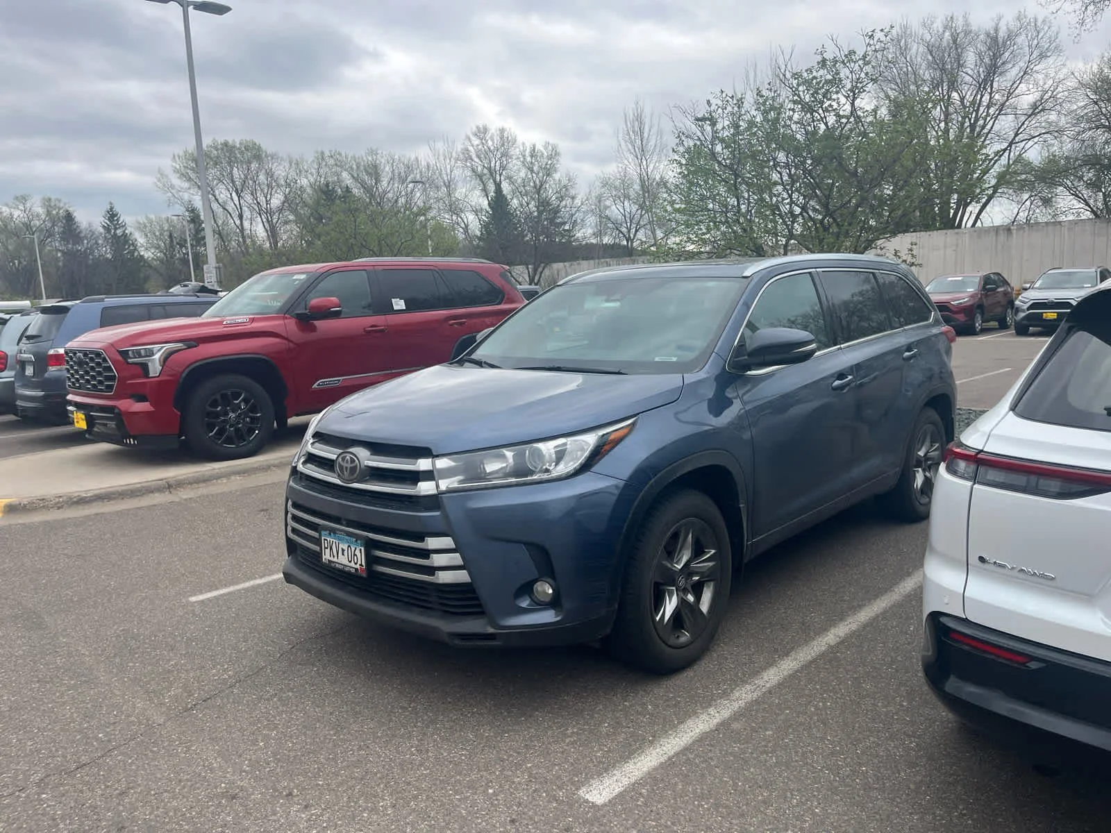 Used 2017 Toyota Highlander Limited Platinum with VIN 5TDDZRFH9HS426691 for sale in Golden Valley, Minnesota