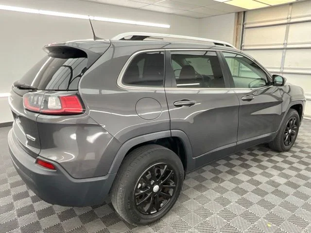 Used 2020 Gray Jeep Latitude Plus image 25