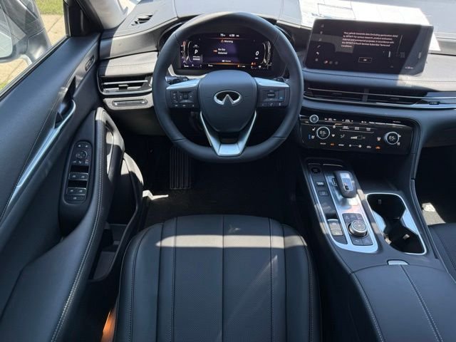 New 2026 Radiant White INFINITI LUXE image 14