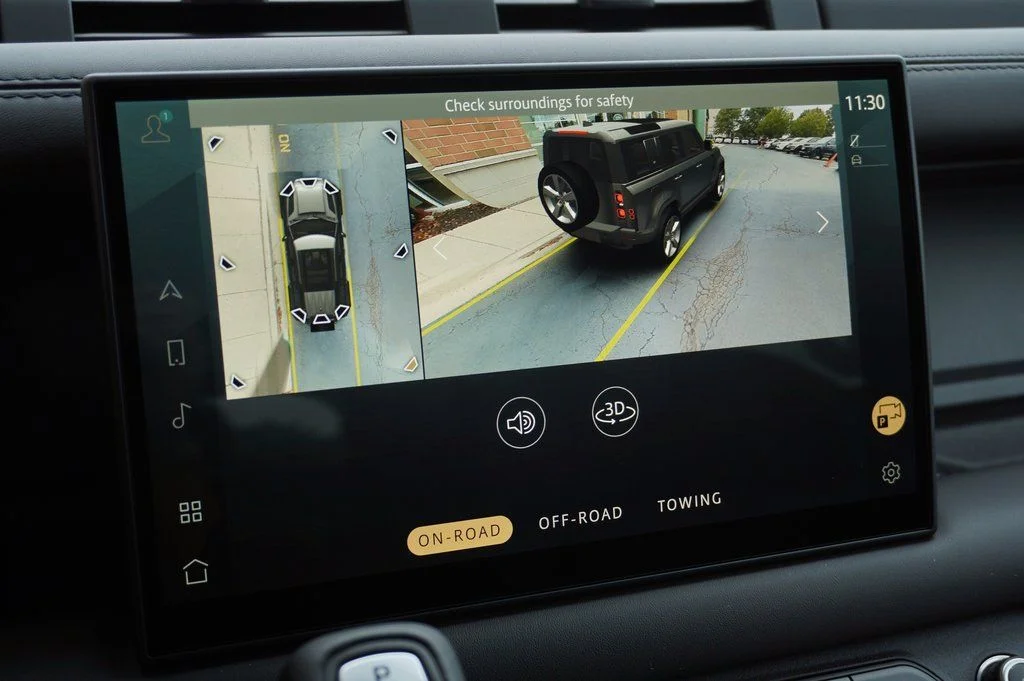 Certified Used 2025 Black Land Rover X-Dynamic SE image 28