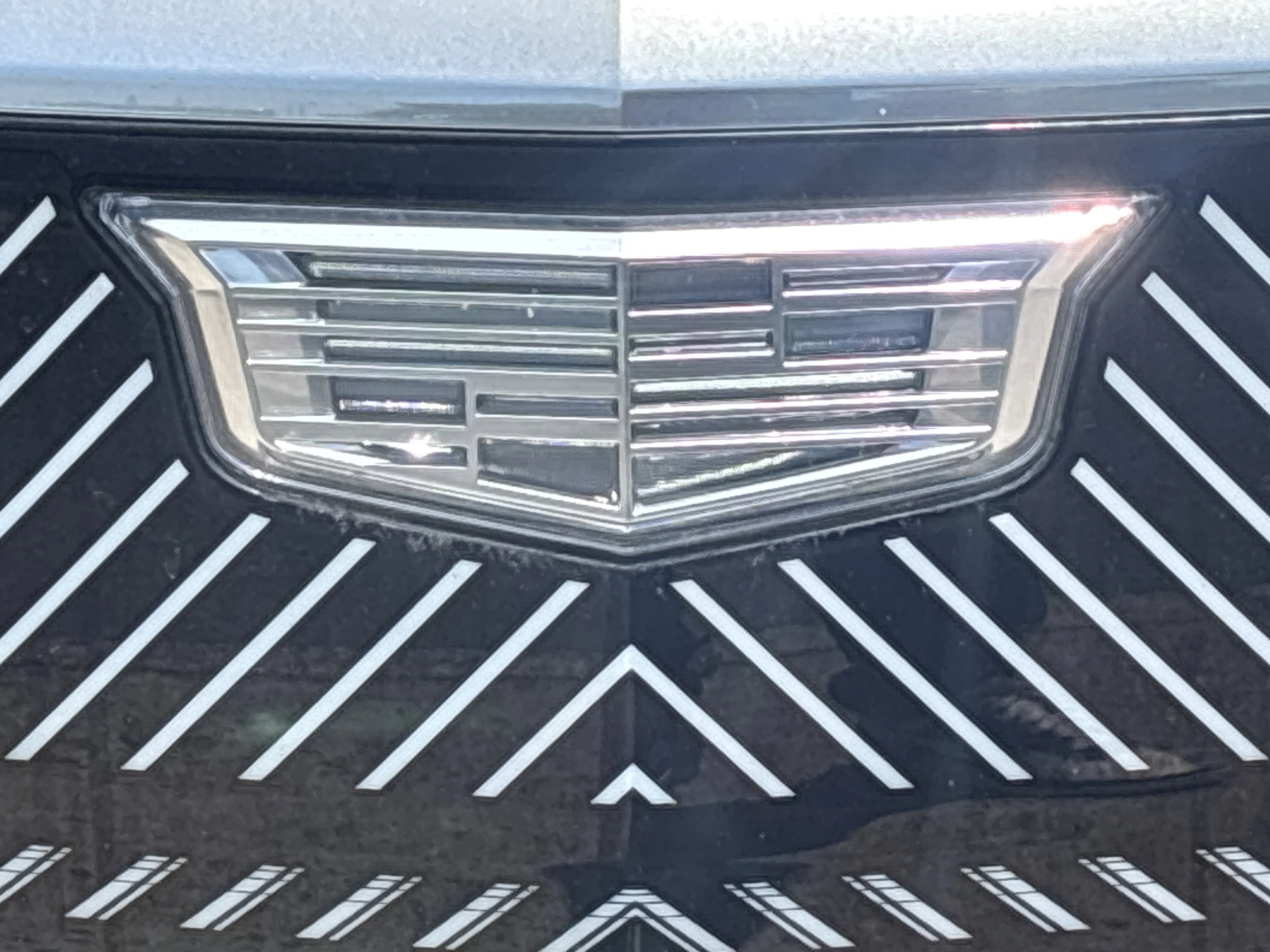 Used 2025 Crystal White Tricoat Cadillac Luxury image 15
