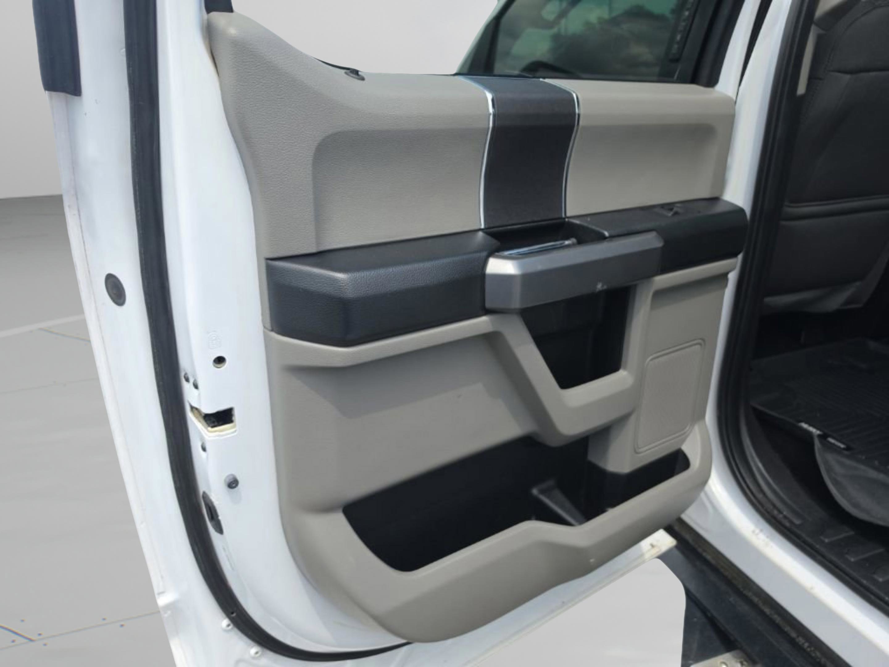 Used 2018 White Ford XLT image 21
