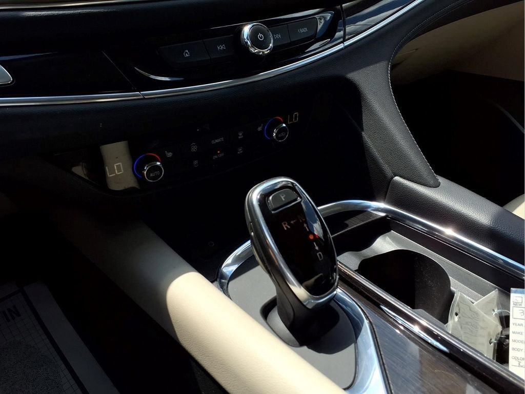 2018 Buick Enclave Essence - Photo 8