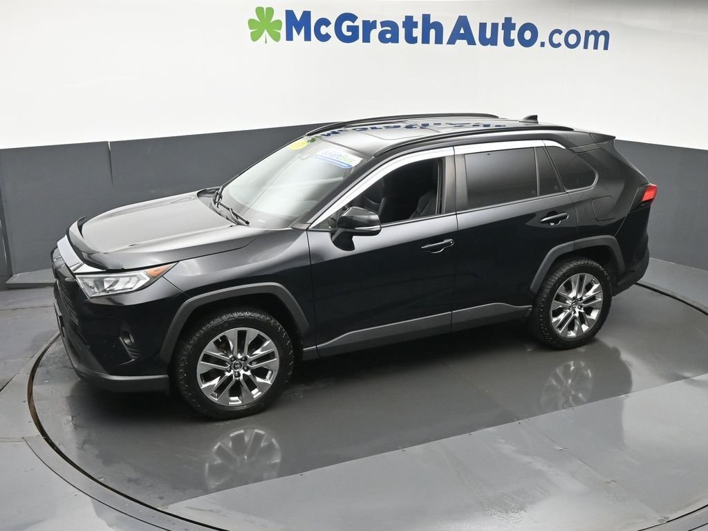 Used 2019 Black Toyota XLE Premium image 24