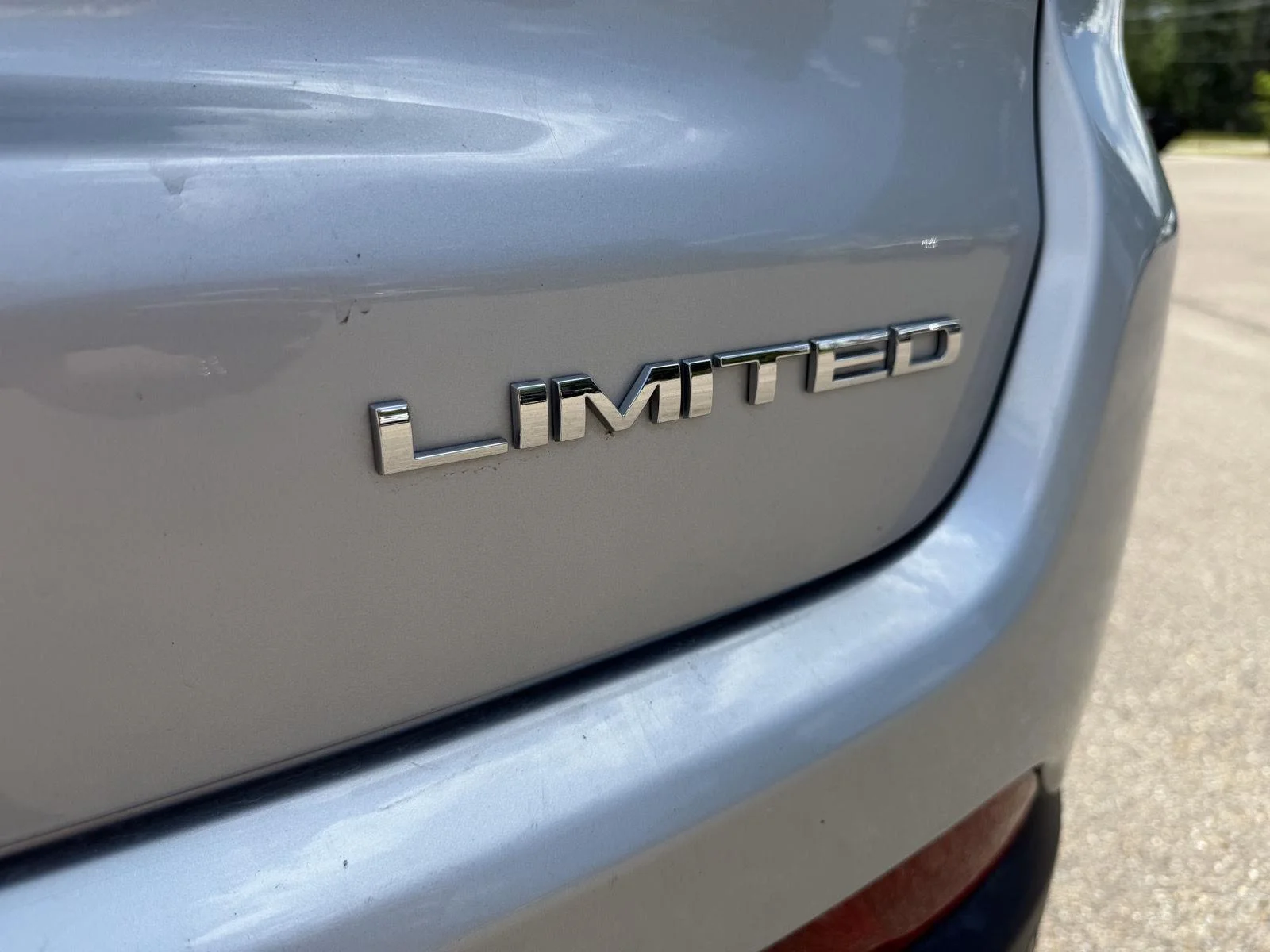 Used 2025 Silver Zynith Metallic Clearcoat Jeep Limited image 25