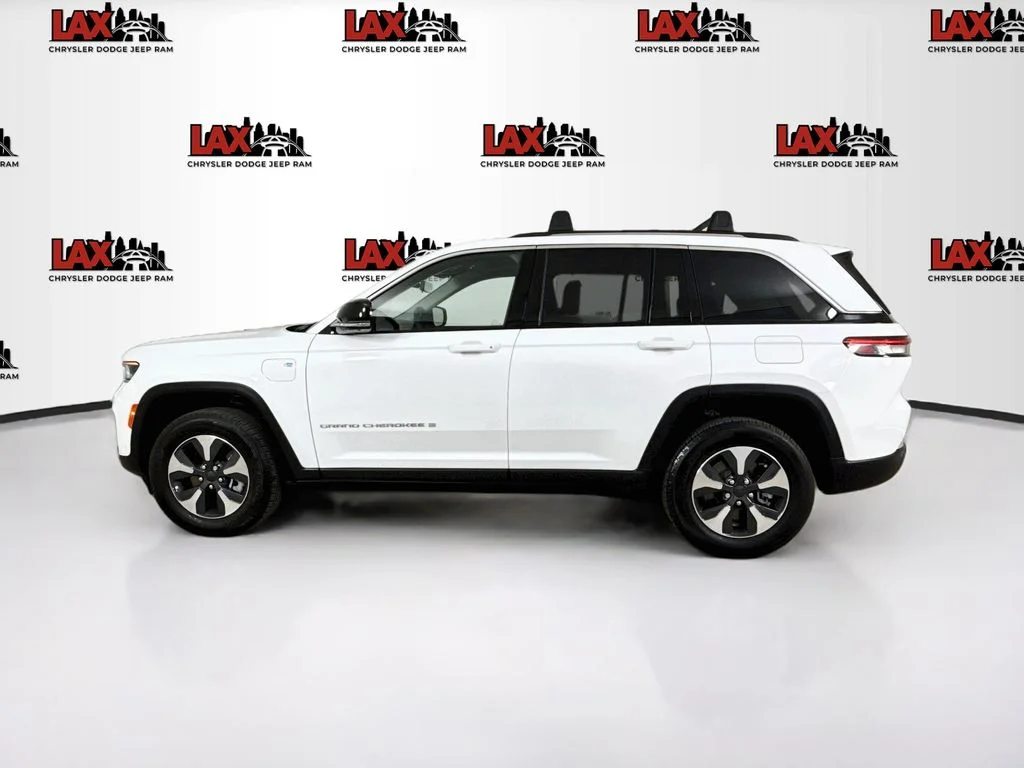 Used 2022 White Jeep 4xe image 4