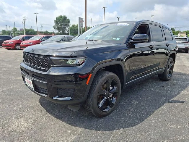 Used 2023 Black Jeep Altitude image 5