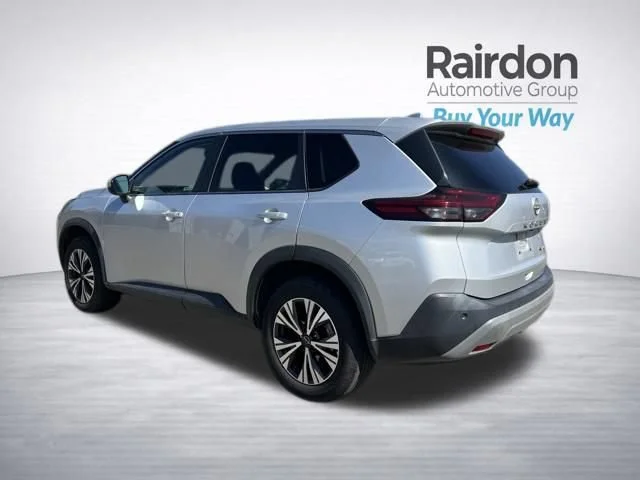 Used 2022 Brilliant Silver Metallic Nissan SV image 16