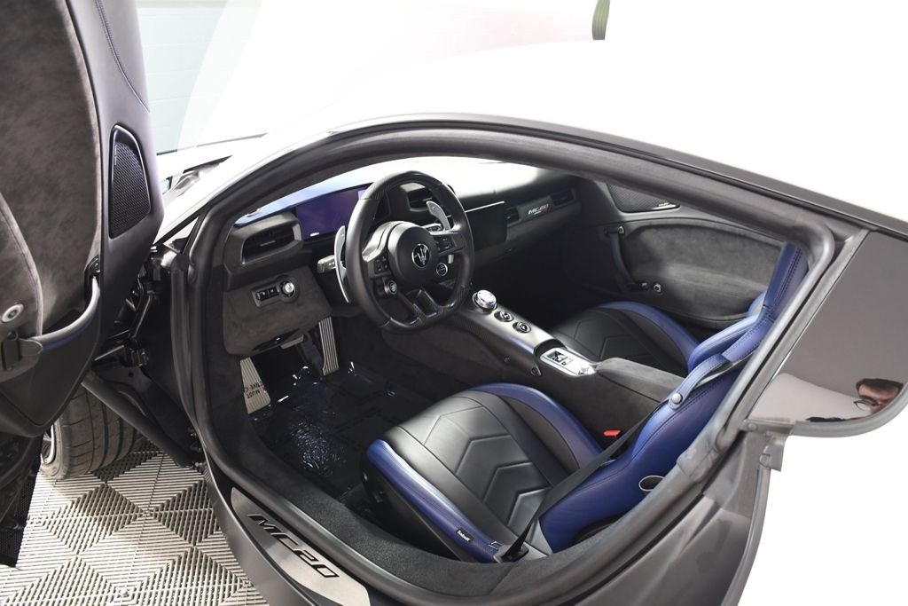 Used 2022 Bianco Audace Maserati Base image 12