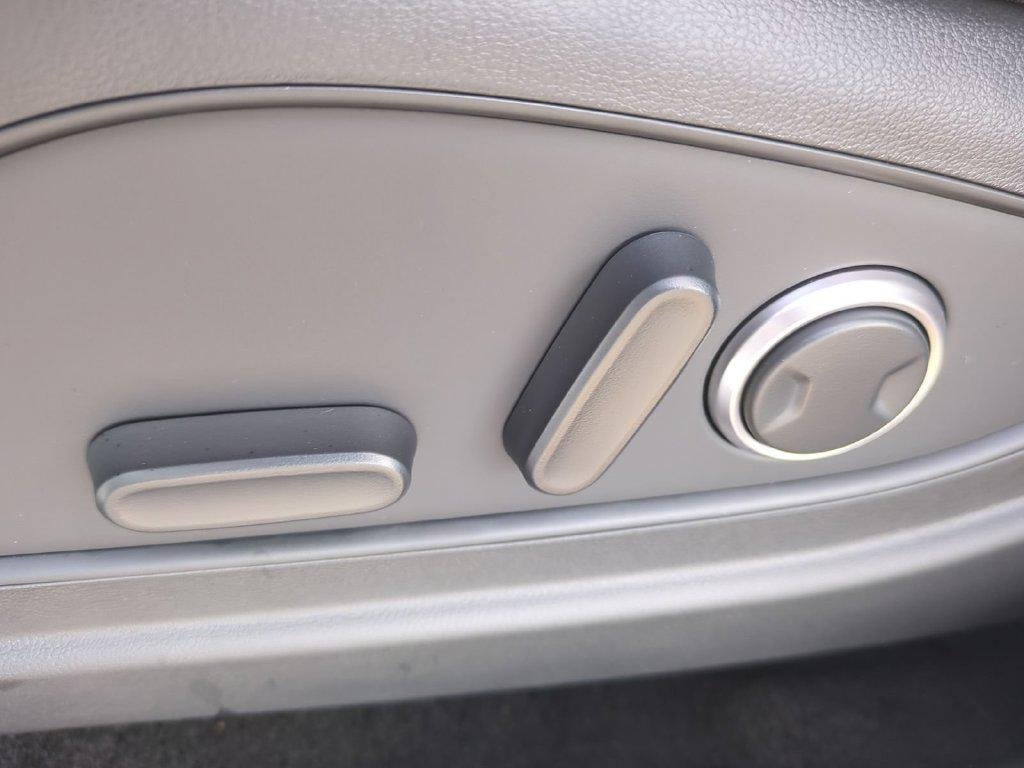 New 2027 White Hyundai Blue SEL 7P image 27