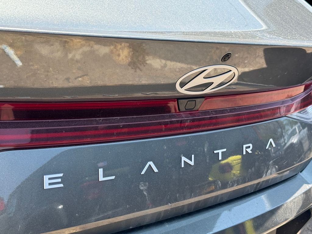 Used 2025 Gray Hyundai SEL Convenience image 6
