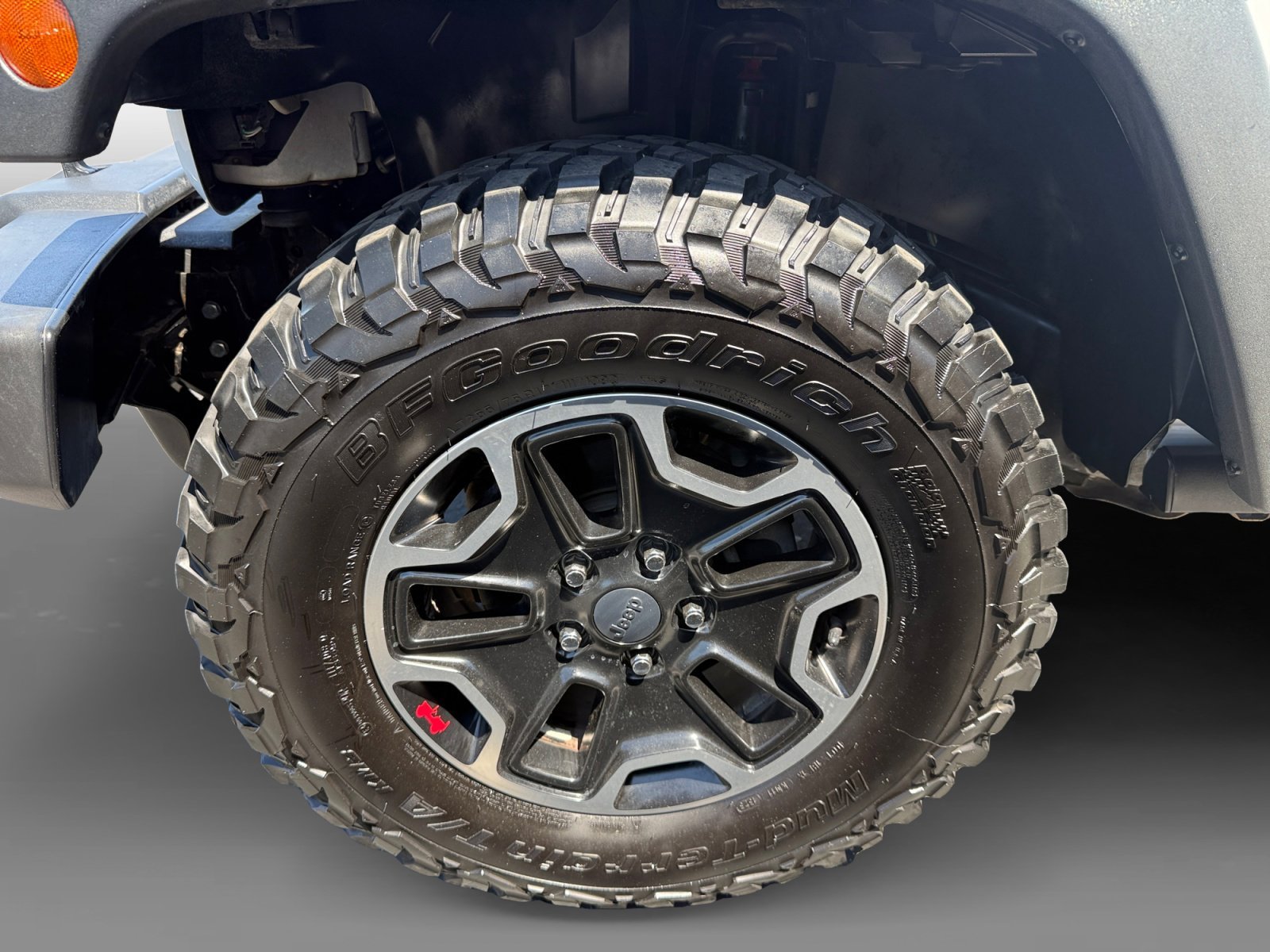 Used 2012 Bright White Clearcoat Jeep Unlimited Rubicon image 9