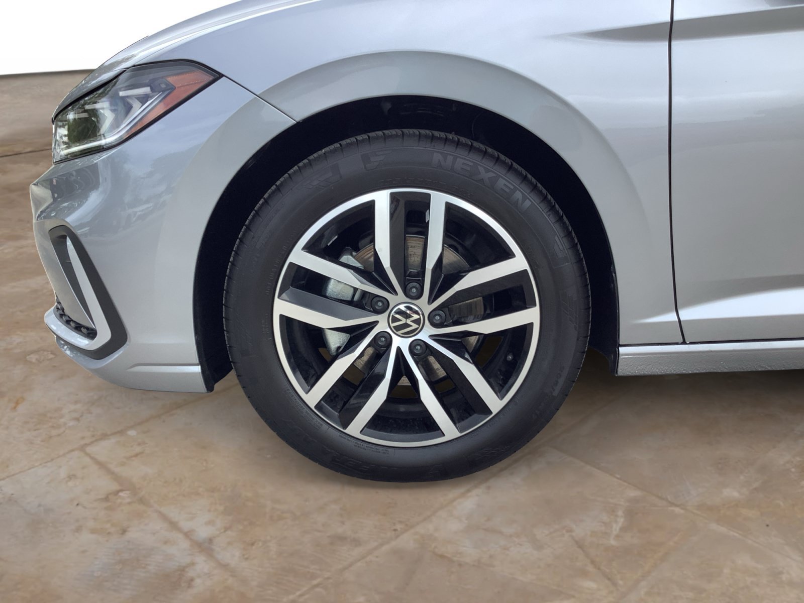 New 2027 PYRITE SILVER Volkswagen SE image 11
