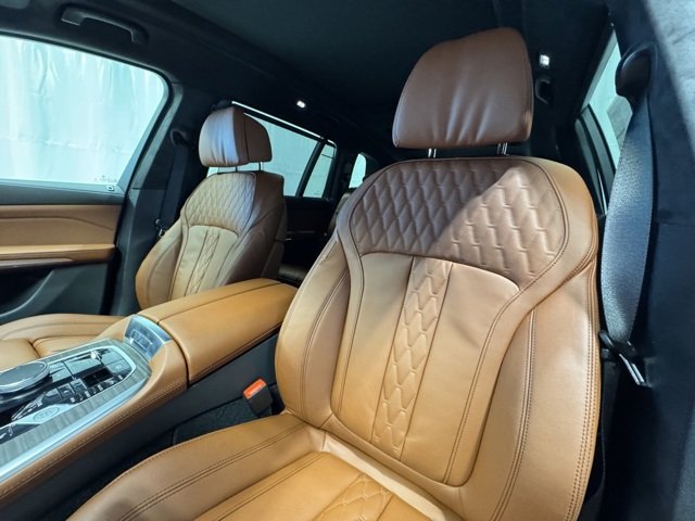 Used 2026 Tanzanite Blue II Metallic BMW xDrive40i image 19