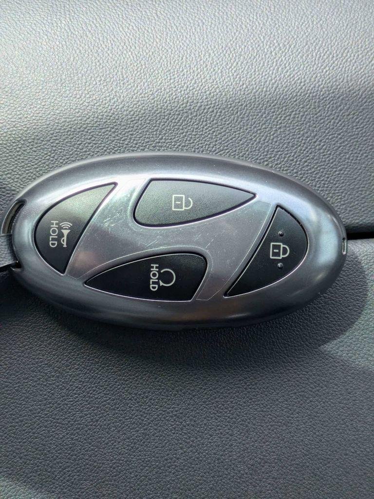 New 2026 White Hyundai Blue SEL 7P image 33