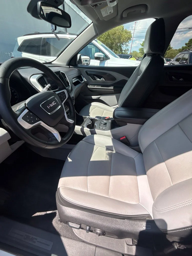 Used 2023 White GMC SLT image 12