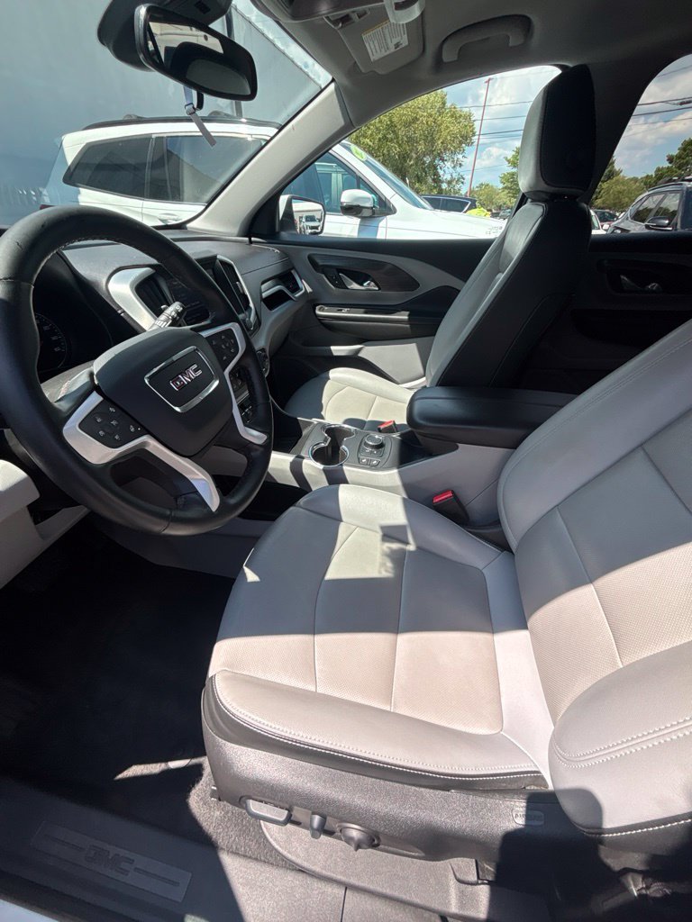 Used 2023 White GMC SLT image 12