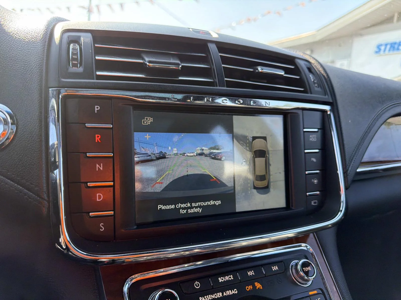 Used 2018 Gray Lincoln Reserve image 38