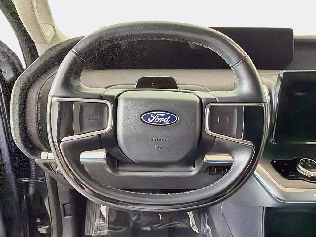 Used 2025 Gray Metallic Ford Platinum image 38