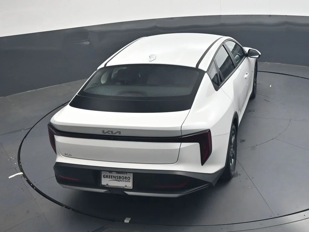 Used 2025 White Kia LXS image 26