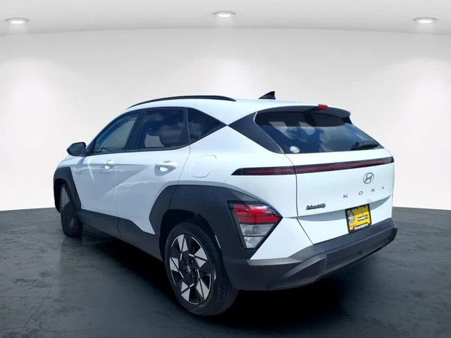 Used 2025 White Hyundai SEL image 11