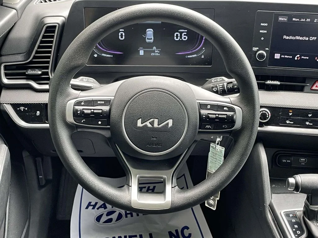 Used 2025 White Kia LX image 12