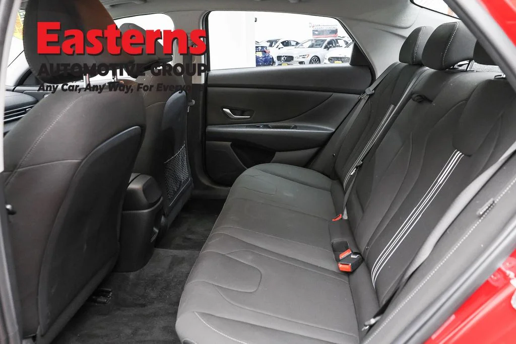 Used 2025 Red Hyundai SEL Convenience image 21