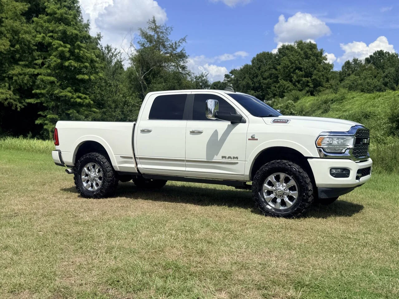 Used 2019 White RAM Limited 4x4 4dr Crew Cab 6.3 ft. SB Pickup image 7
