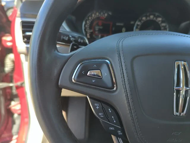 Used 2017 Red Lincoln Reserve image 42