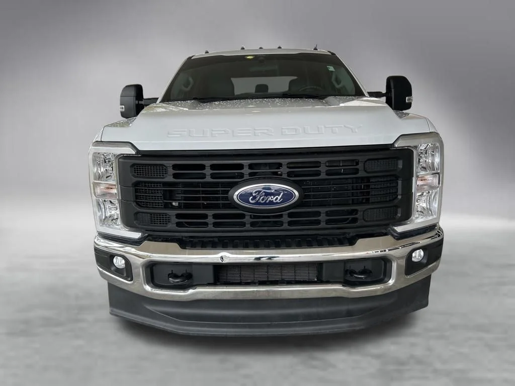 Used 2025 White Ford XL image 12