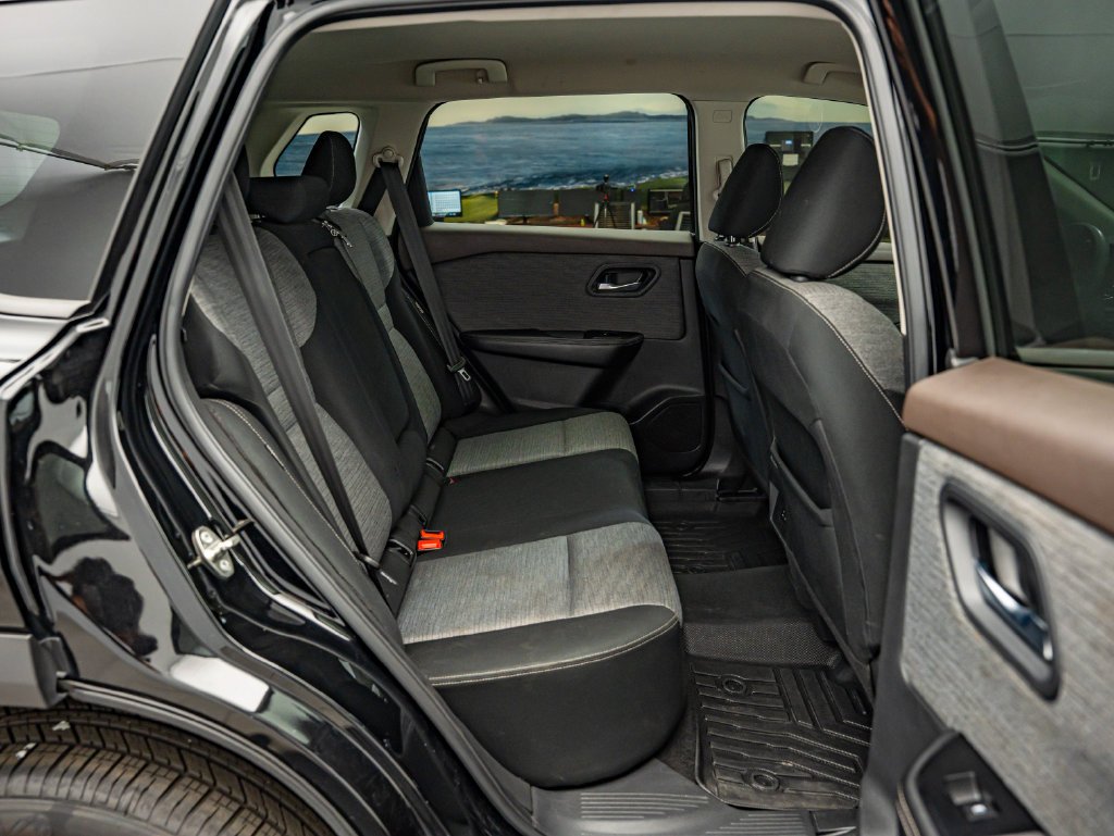 Used 2021 Super Black Nissan SV image 30