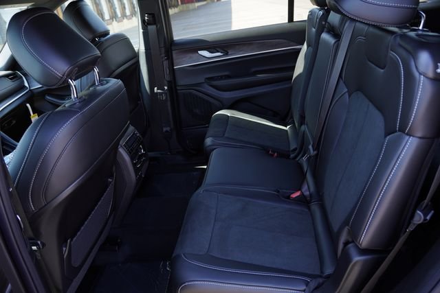 New 2026 Baltic Gray Metallic Clear-Coat Exterior Paint Jeep Altitude image 11