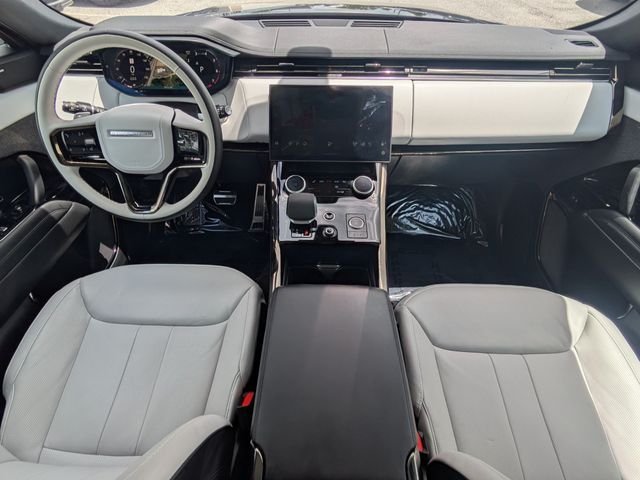 Used 2023 Black Land Rover SE Dynamic image 14